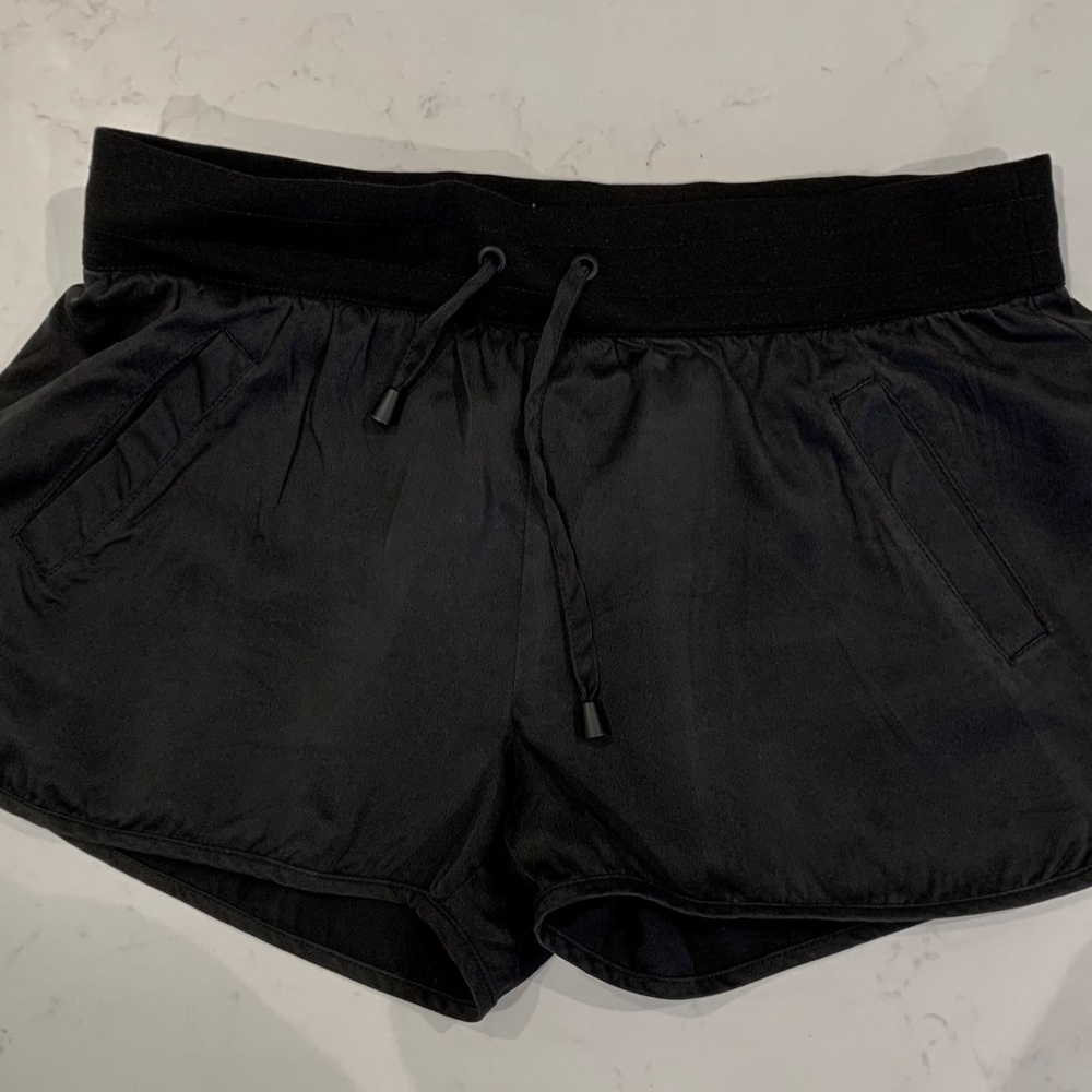 BLANC NOIR Silk workout shorts in Black/ Size M